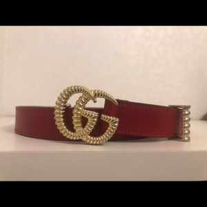 Red leather belt with torchon double G buckle.